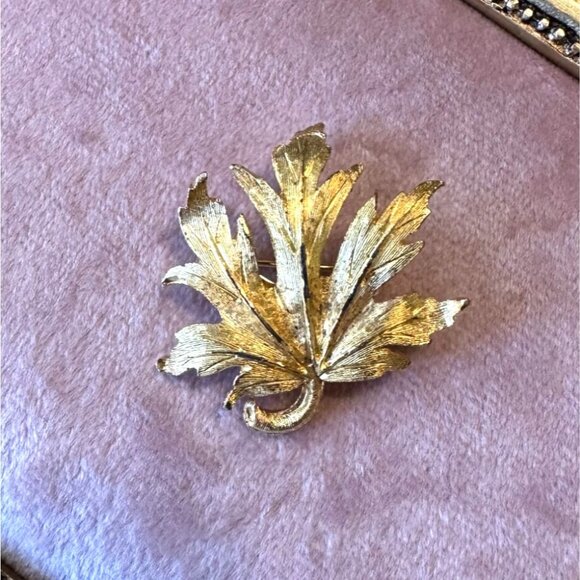 Vintage Jewelry - Vintage Mid-Century Gold-Tone Maple Leaf Brooch Pin Textured Detailing Unsigned